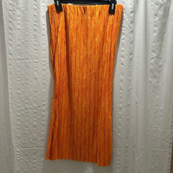 Zara Orange pencil Skirt
NWOT - Picture 4 of 5